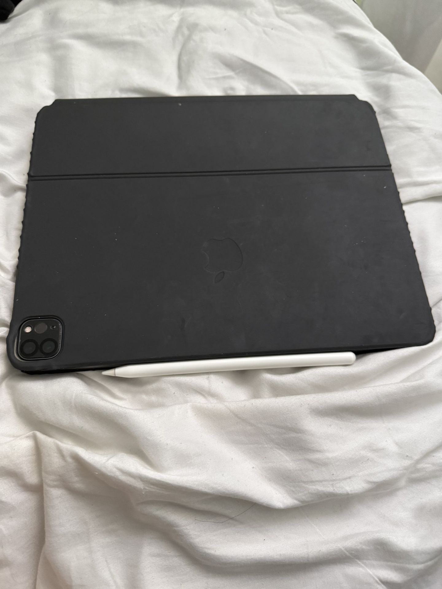 Ipad 12.9 5th Gen - Apple Pencil - Magic Keyboard