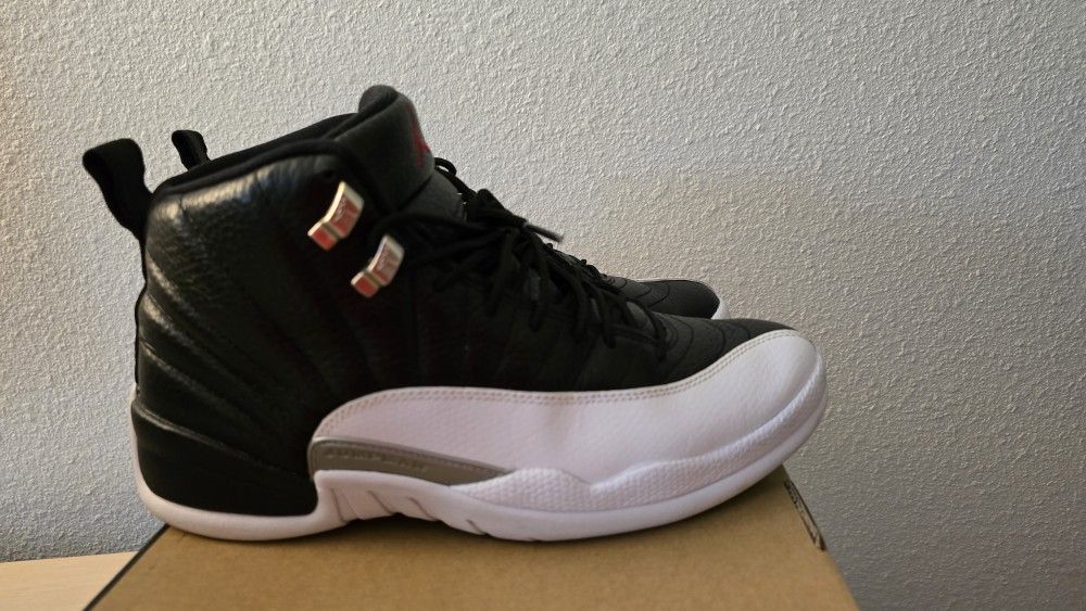 Air Jordan 12 Playoffs 2022 Size 9.5