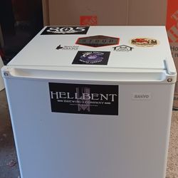 Mini Fridge 