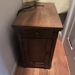 End Table With Power