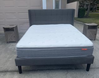 Gorgeous Queen Bedroom Set