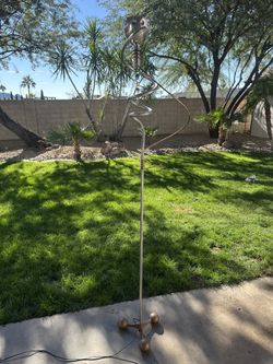 Unique Artistic Spiral Metal Floor Lamp – Modern Statement Piece