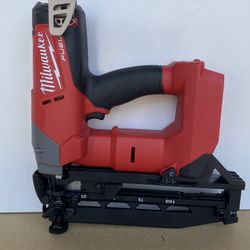 Milwaukee 16 gauge M18 Brushless Cordless Brad Nailer 