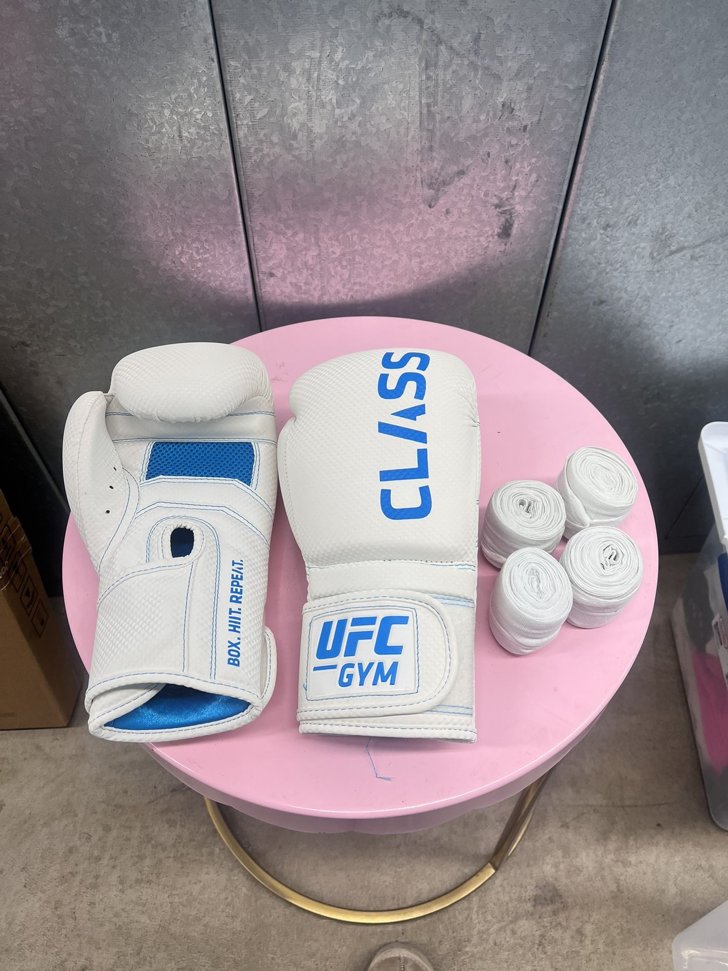UFC Women’s Boxing Gloves New! With Wraps Blue And White