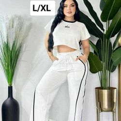 New Women's 2 Piece Set Size L/XL 