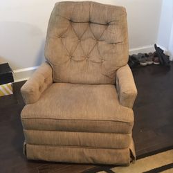 Lazy-Boy medium size recliner