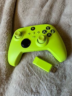 Gaming controller + gaming headset