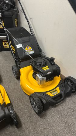 DEWALT 21 in. 150cc Briggs and Stratton 625ex Engine Rear Wheel Drive 2-in-1 Gas Self Propelled Walk Behind Lawn Mower