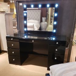 849$ Hollywood Vanity