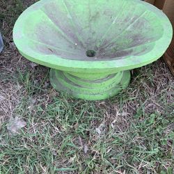 Beautiful Concrete Garden Pot, 24 Inch Round