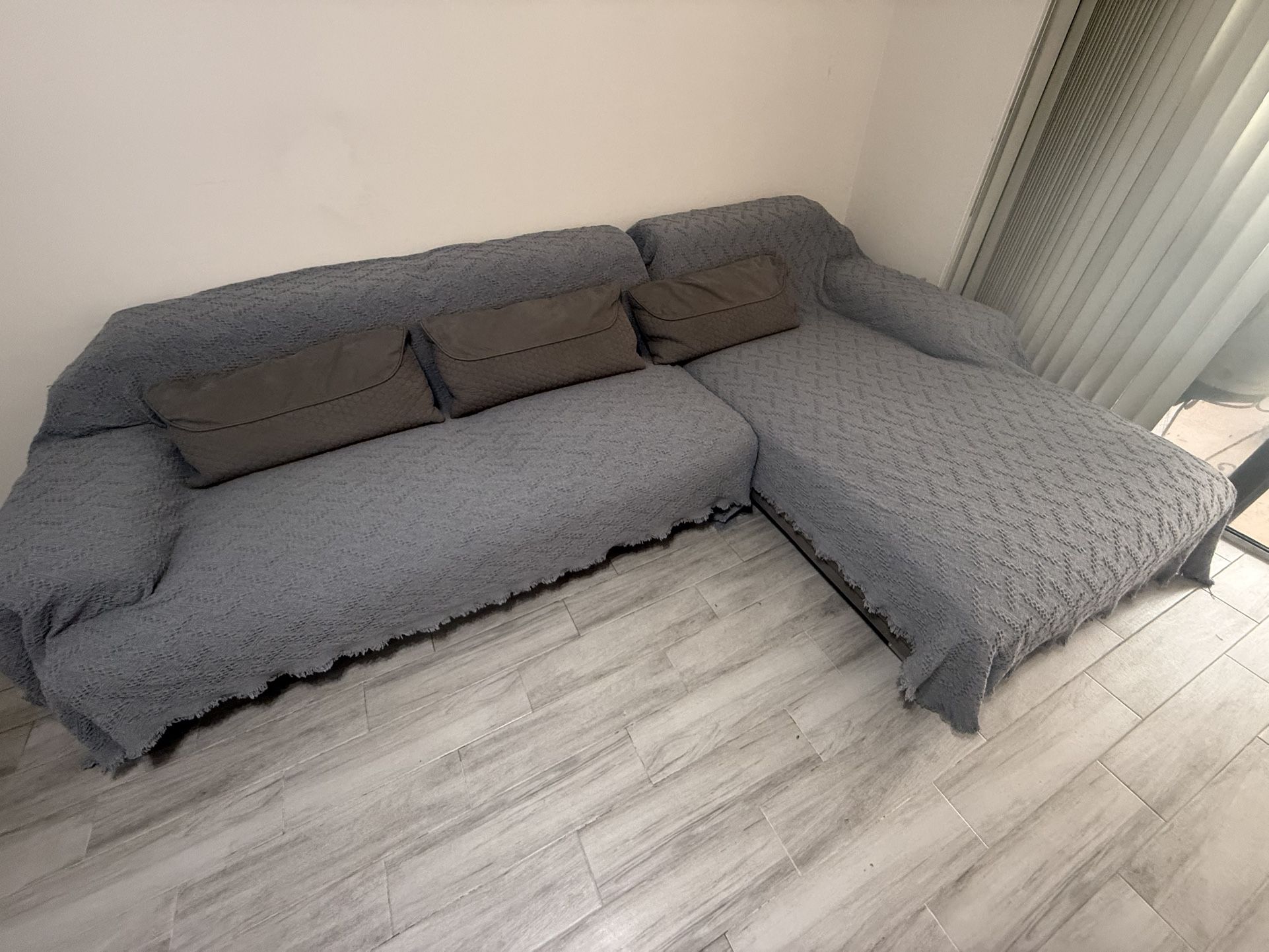 Sectional Sofa w/ Right Chaise