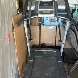 Treadmill   Golds Gym