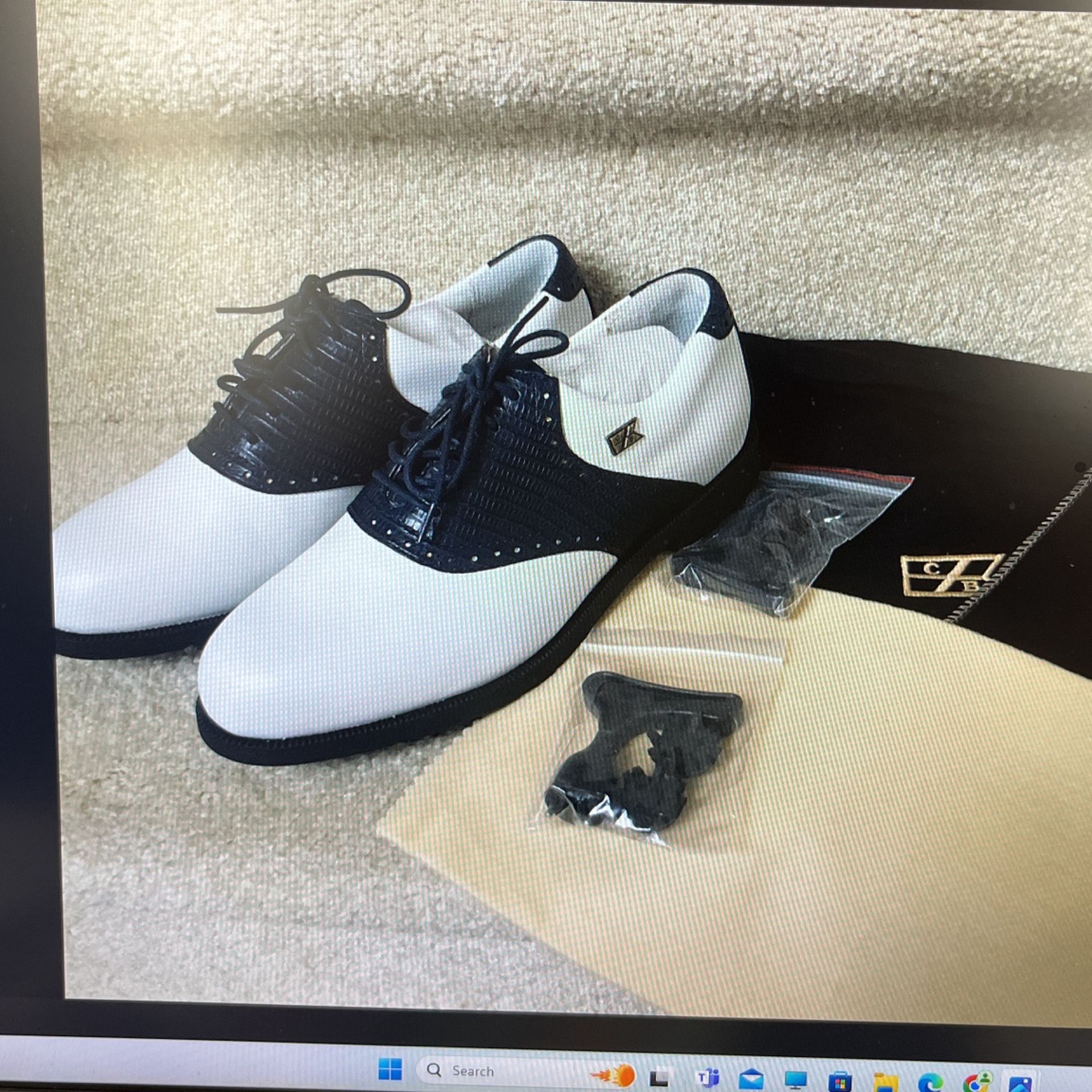 Cutter & Buck Women’s White & Navy Blue Golf Shoes/Spikes. Size 6. NIB