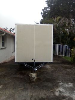 7x14 enclosed trailer high ceiling good tires n barn rear door