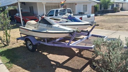 Trailer with seadoos