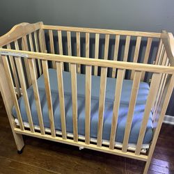 Foldable Mini Baby Crib And Mattress 