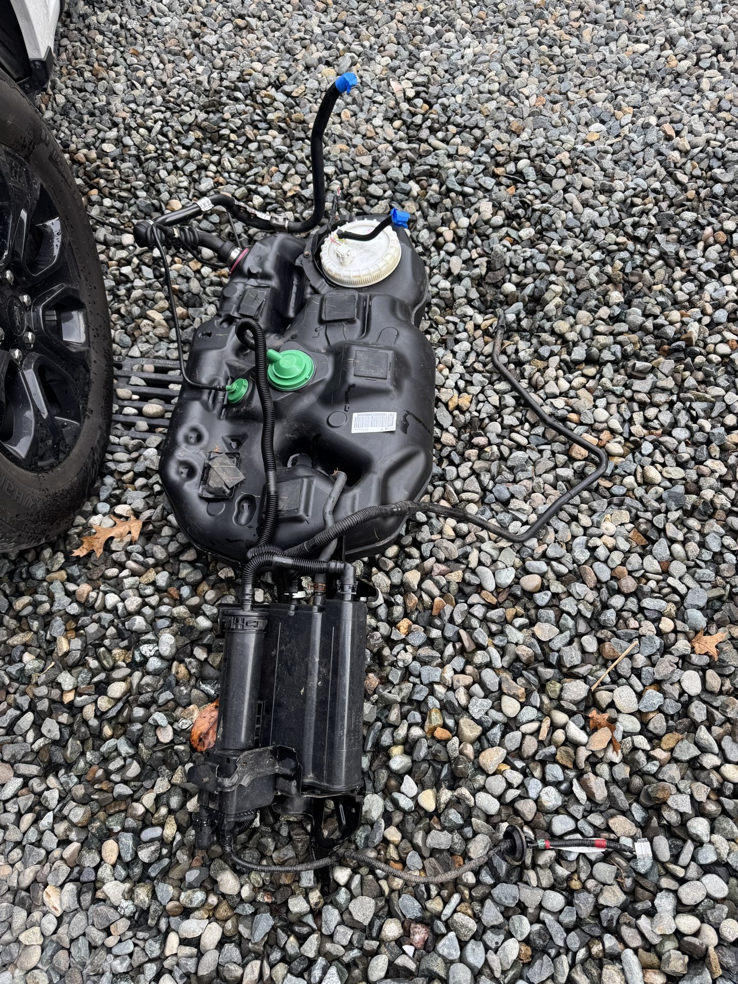 Lexus ct200h fuel tank with fuel vapor canister