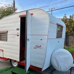 TRAVEL TRAILER FOR 2 SMALL AND LIGHTWEIGHT EVERYTHING WORKS 