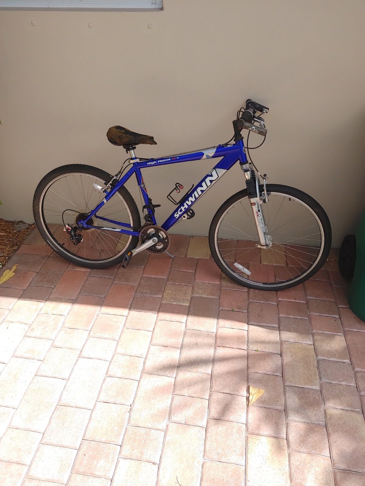 Preowned bicycle Schwinn men’s bike needs new chain one tube and seat