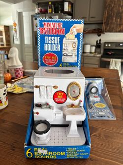 Vintage Mini Bathroom tissue holder