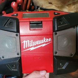 Milwaukee Radio M12 (TOOL ONLY)