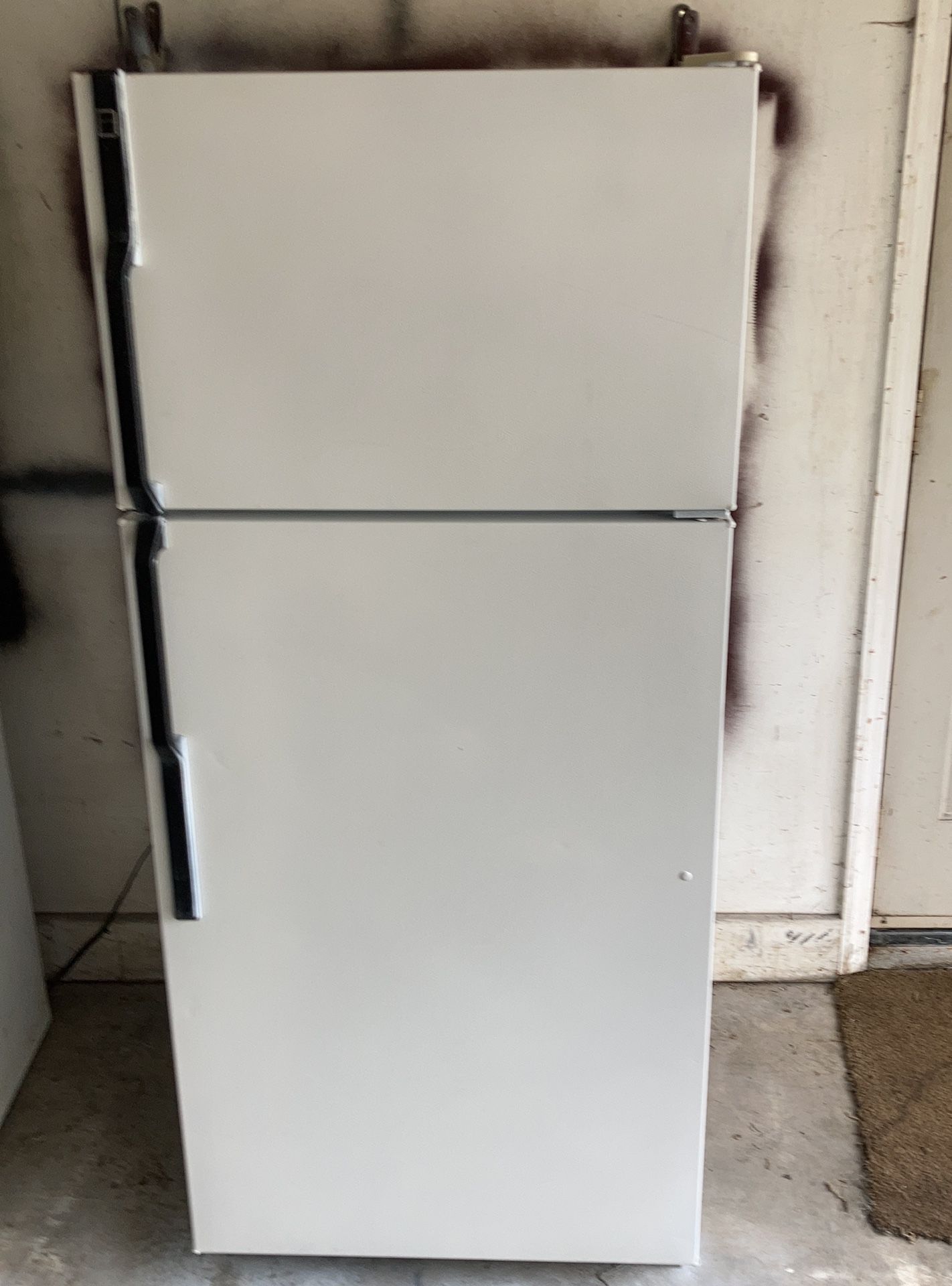 18 Cuft GE Refrigerator,clean&worksgood