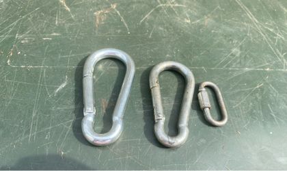 Set of metal carabiners