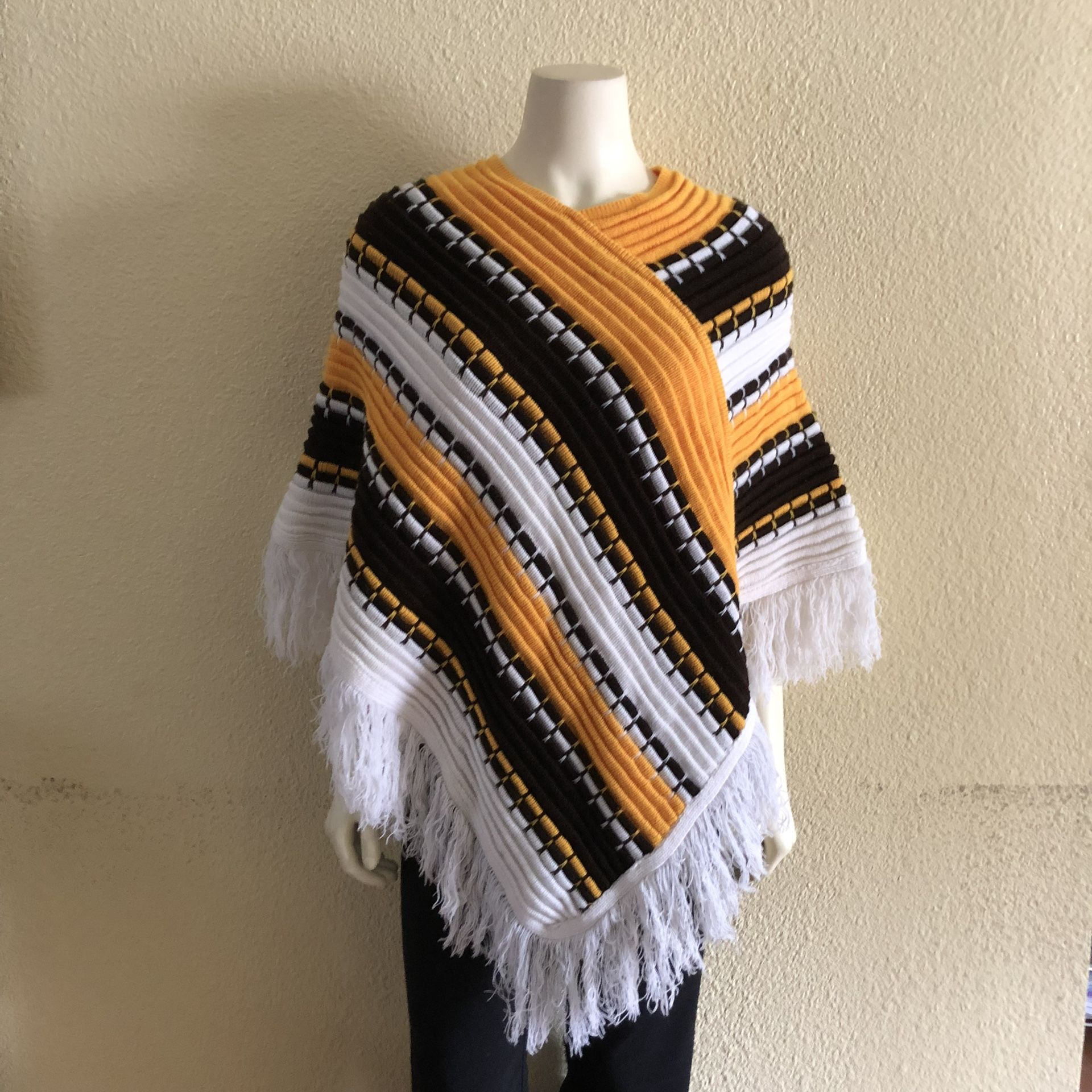 Vintage 1970s Poncho One Size Shawl With Fringing