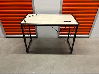 Computer Desk with Built-In Power Outlets – Home Office / Gaming Desk