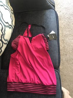 Nike sports top/new