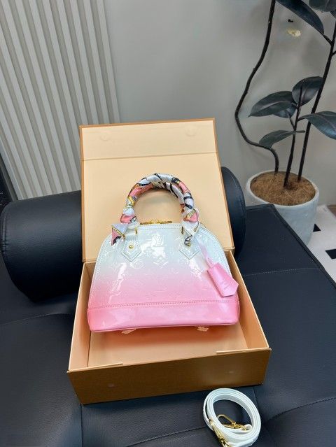 Louis Vuitton powder white bag