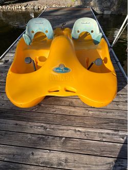 Future Beach Water Bee 4-Person Pedal Boat