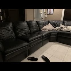 Black Couch (leather / electric)