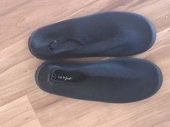 Size 9 water shoes