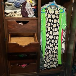 Antique Wardrobe In Excellent Condition Asking 200 Obo