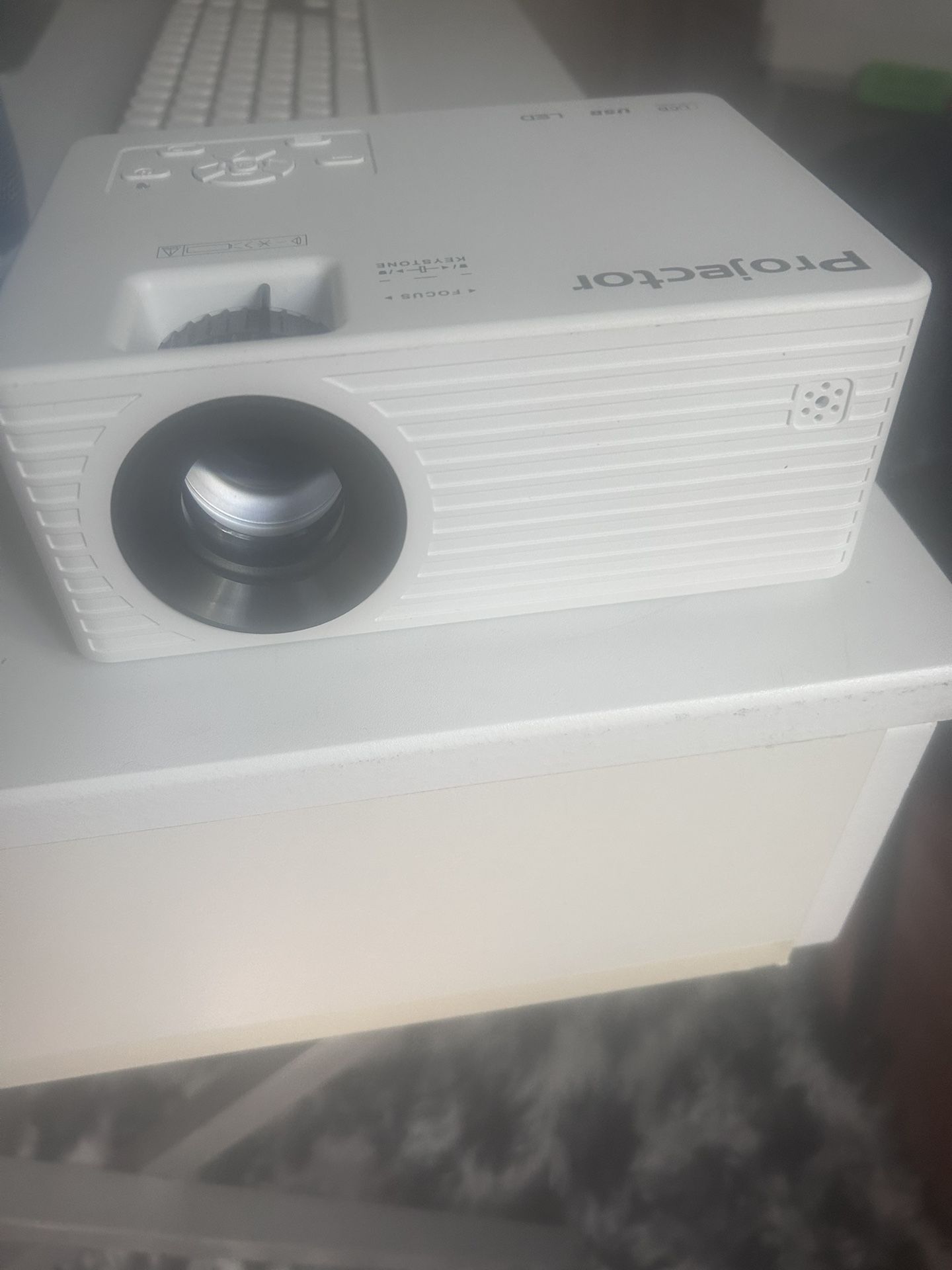 Projector(Wifi and Bluetooth)