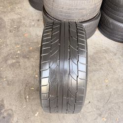 255/40/19 Nitto NT555 G2 70-80% Tread (1)