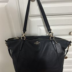 Authentic Coach Leather Purse Hand bag 