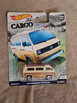 Hot Wheels Premium Car Culture Cargo Carriers Volkswagen Sunagon - 1:64 Diecast