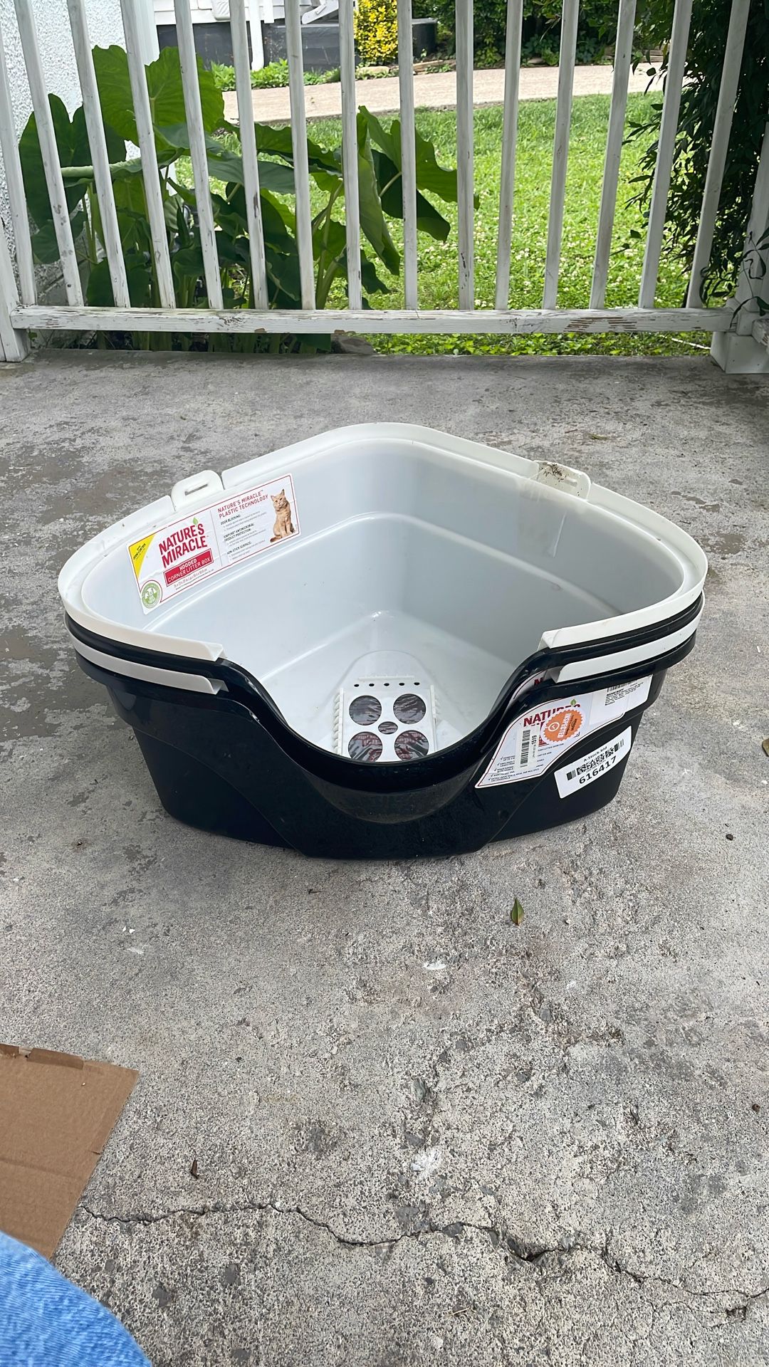 New 2 Litter Boxes