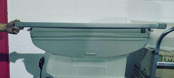 2017 Nissan Rogue Retractable Cargo Cover