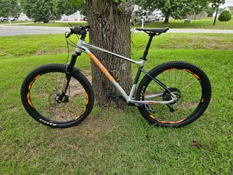 **🚵 Giant Fathom 1 Mountain Bike – Gently Used**