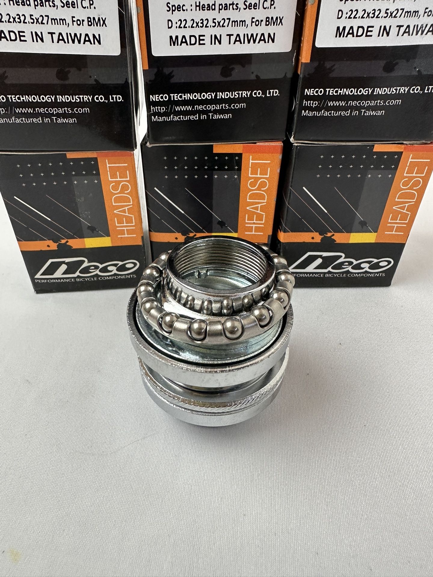 Bottom Brackets, Complete Set Headset Complete Set.. Regular Is $12.. Twisted Is $22 Each Cupszz.. GOLD HESDSET OR BBSET ARE $19.99