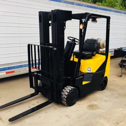 Forklift Deawoo 5000 lb triple stage Sade shift low hrs