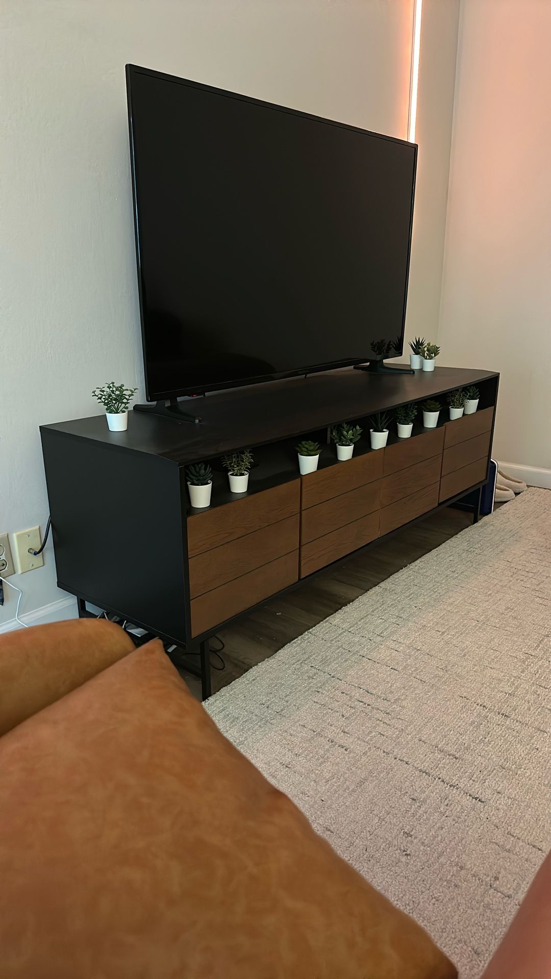 70in black/wood TV Stand