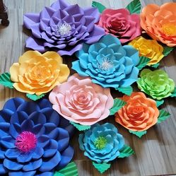 Paper Flowers And Paper Roses. Flores De Papel