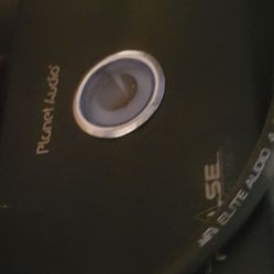 Speaker box on amplifier