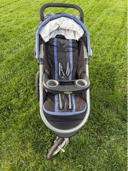 LIKE NEW— GRACO Jogging Stoller
