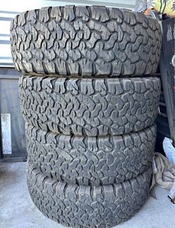 285/70/17 Bfgoodrich 📍📍 Vendo un set de llantas con 80% de vida las 4 📍🌟
