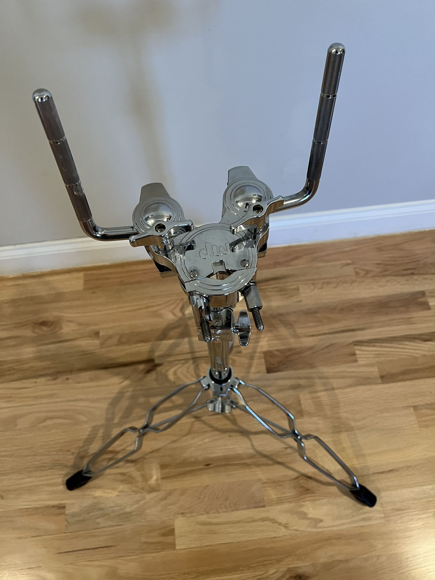DW 9000 Series Heavy Duty Double Tom Stand